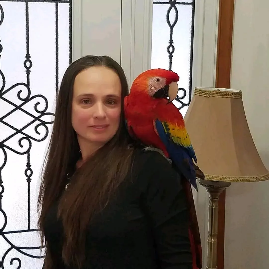 Training Parrots to Do Tricks: 10 Techniques for Marvelous Performances